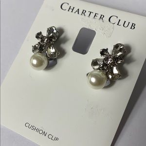 Hatter club crystal pearl cushion clip